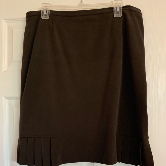 Women’s Brown Apt 9 skirt with side kick pleats - Picture 1 of 1